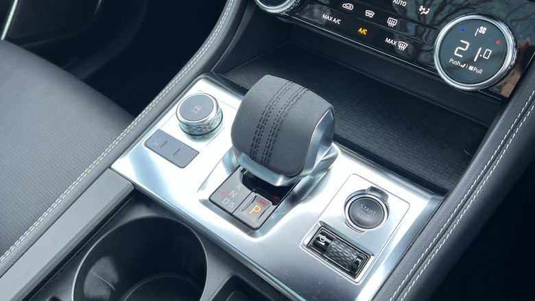 Jaguar F-Pace 2.0 D200 R-Dynamic Black 5dr Auto AWD Diesel Estate